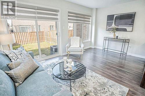 480 Queen Mary Drive, Brampton, ON - Indoor Photo Showing Living Room