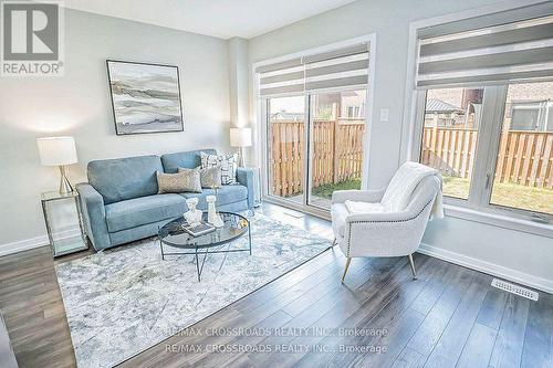 480 Queen Mary Drive, Brampton, ON - Indoor Photo Showing Living Room