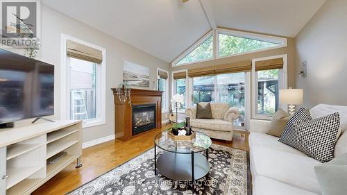 7275 Corrine Crescent, Mississauga, ON - Indoor Photo Showing Living Room With Fireplace