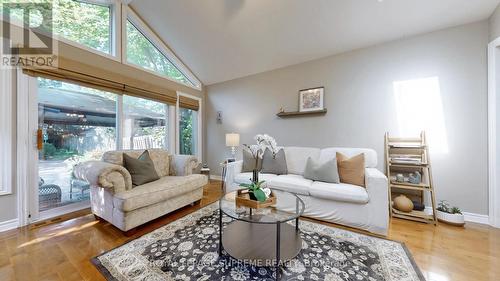 7275 Corrine Crescent, Mississauga, ON - Indoor Photo Showing Living Room