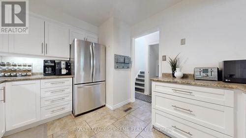 7275 Corrine Crescent, Mississauga, ON - Indoor Photo Showing Kitchen With Stainless Steel Kitchen