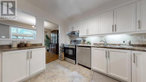 7275 Corrine Crescent, Mississauga, ON - Indoor Photo Showing Kitchen