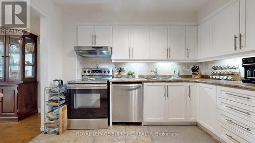 7275 Corrine Crescent, Mississauga, ON - Indoor Photo Showing Kitchen With Stainless Steel Kitchen