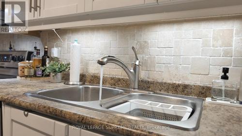 7275 Corrine Crescent, Mississauga, ON - Indoor Photo Showing Kitchen With Double Sink