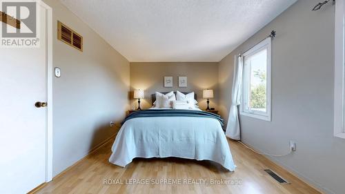 7275 Corrine Crescent, Mississauga, ON - Indoor Photo Showing Bedroom