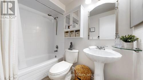 7275 Corrine Crescent, Mississauga, ON - Indoor Photo Showing Bathroom