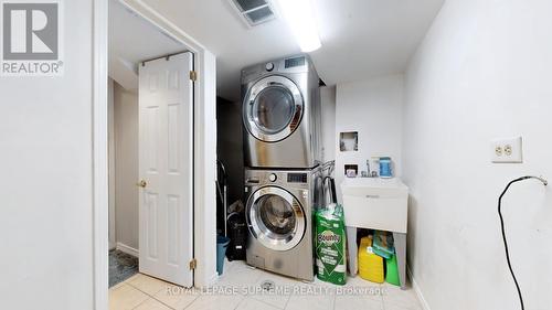 7275 Corrine Crescent, Mississauga, ON - Indoor Photo Showing Laundry Room