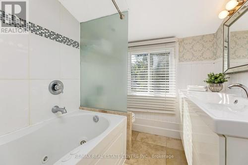 15 College Street, Toronto, ON - Indoor Photo Showing Bathroom