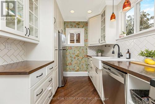 15 College Street, Toronto, ON - Indoor Photo Showing Kitchen