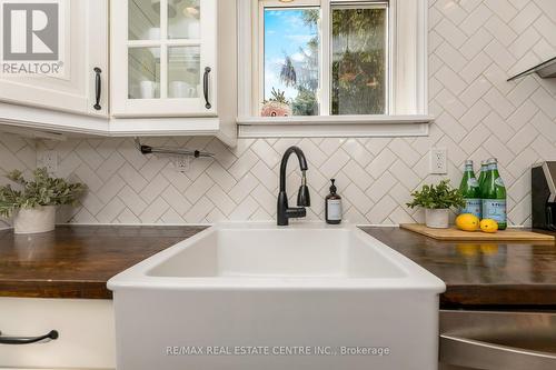 15 College Street, Toronto, ON - Indoor Photo Showing Kitchen