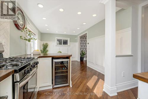 15 College Street, Toronto, ON - Indoor Photo Showing Kitchen