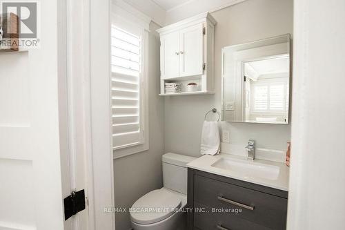 493 Wicklow Road, Burlington, ON - Indoor Photo Showing Bathroom