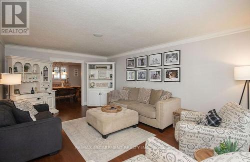 493 Wicklow Road, Burlington, ON - Indoor Photo Showing Living Room