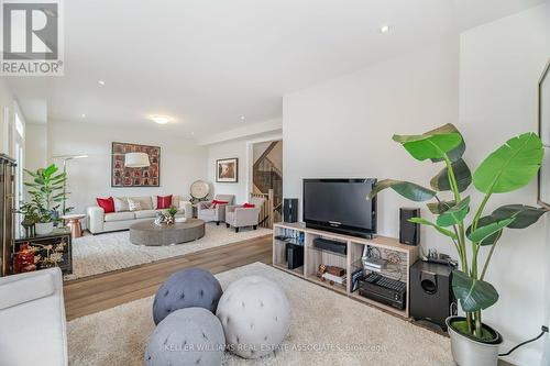 430 Wheat Boom Drive, Oakville, ON - Indoor Photo Showing Living Room