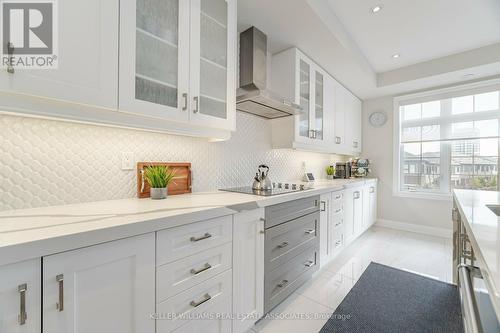 430 Wheat Boom Drive, Oakville, ON - Indoor Photo Showing Kitchen