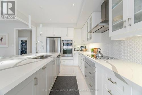 430 Wheat Boom Drive, Oakville, ON - Indoor Photo Showing Kitchen With Double Sink With Upgraded Kitchen