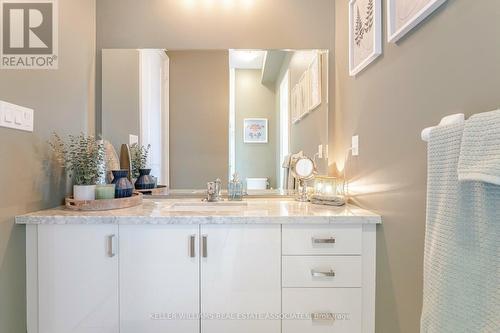 430 Wheat Boom Drive, Oakville, ON - Indoor Photo Showing Bathroom