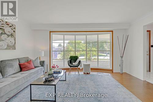 846 Mississauga Valley Boulevard, Mississauga, ON - Indoor Photo Showing Living Room