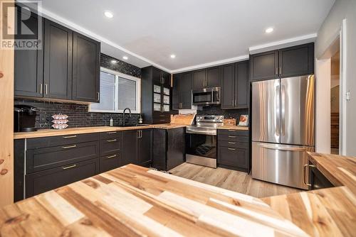 18 Claremount Road, Deep River, ON - Indoor Photo Showing Kitchen With Upgraded Kitchen