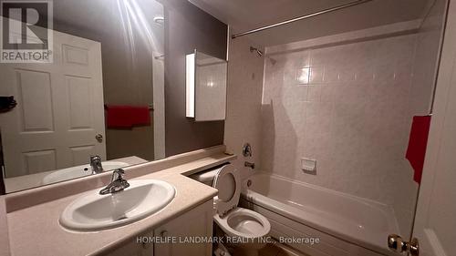 2112 - 18 Parkview Avenue, Toronto, ON - Indoor Photo Showing Bathroom