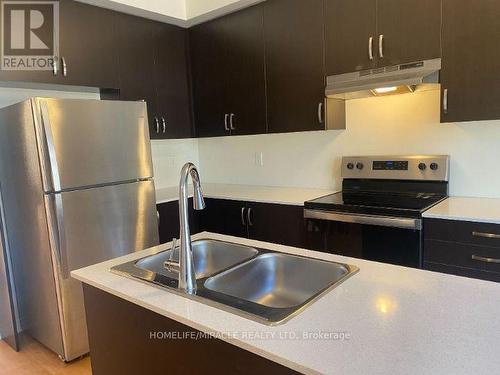 339 Okanagan Path, Oshawa, ON - Indoor Photo Showing Kitchen With Double Sink