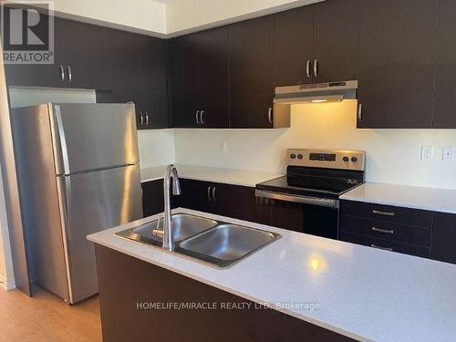 339 Okanagan Path, Oshawa, ON - Indoor Photo Showing Kitchen With Double Sink