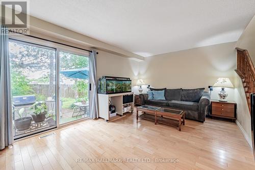 4 - 1660 John Street, Markham (Bayview Fairway-Bayview Country Club Estates), ON - Indoor Photo Showing Living Room