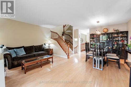 4 - 1660 John Street, Markham (Bayview Fairway-Bayview Country Club Estates), ON - Indoor Photo Showing Living Room