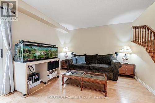 4 - 1660 John Street, Markham (Bayview Fairway-Bayview Country Club Estates), ON - Indoor Photo Showing Living Room