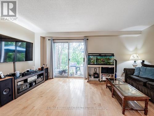 4 - 1660 John Street, Markham (Bayview Fairway-Bayview Country Club Estates), ON - Indoor Photo Showing Living Room