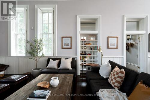 1488 Old School Road, Caledon, ON - Indoor Photo Showing Living Room