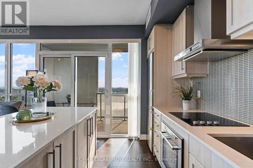 1304 - 2087 Fairview Street, Burlington (Freeman), ON - Indoor Photo Showing Kitchen With Upgraded Kitchen