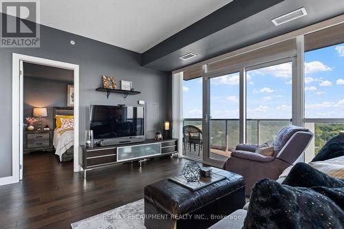 1304 - 2087 Fairview Street, Burlington (Freeman), ON - Indoor Photo Showing Living Room