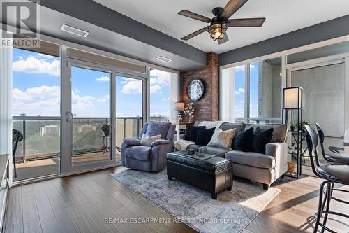 1304 - 2087 Fairview Street, Burlington (Freeman), ON - Indoor Photo Showing Living Room