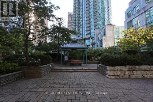 1705 - 220 Burnhamthorpe Road, Mississauga (City Centre), ON - Outdoor