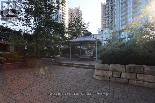 1705 - 220 Burnhamthorpe Road, Mississauga (City Centre), ON - Outdoor