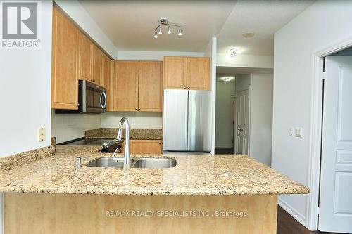 1705 - 220 Burnhamthorpe Road, Mississauga, ON - Indoor Photo Showing Kitchen With Double Sink With Upgraded Kitchen