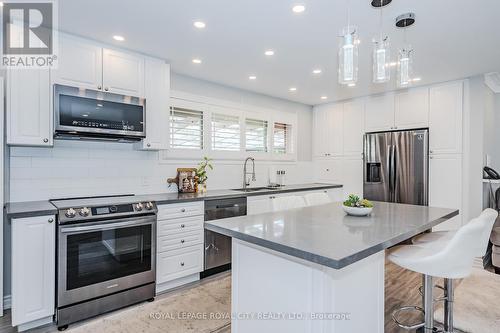 17 Ryan Avenue, Guelph, ON - Indoor Photo Showing Kitchen With Stainless Steel Kitchen With Upgraded Kitchen