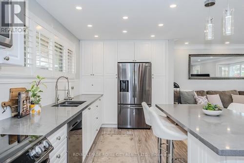 17 Ryan Avenue, Guelph, ON - Indoor Photo Showing Kitchen With Stainless Steel Kitchen With Double Sink With Upgraded Kitchen