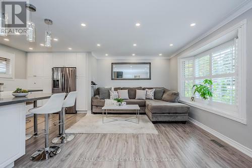 17 Ryan Avenue, Guelph, ON - Indoor Photo Showing Living Room