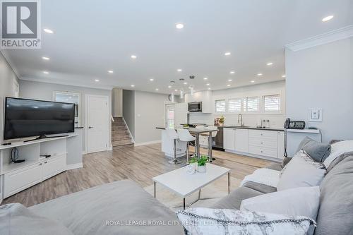 17 Ryan Avenue, Guelph, ON - Indoor Photo Showing Living Room