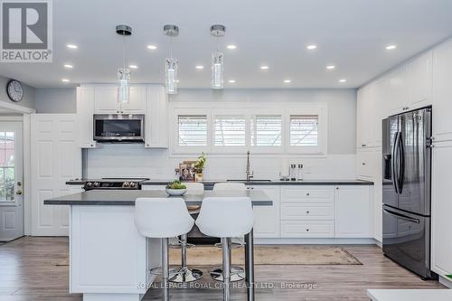 17 Ryan Avenue, Guelph, ON - Indoor Photo Showing Kitchen With Upgraded Kitchen