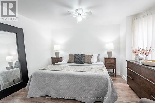 30 Bristol Street, Hamilton, ON - Indoor Photo Showing Bedroom