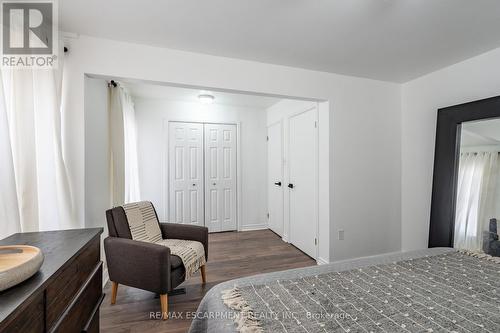 30 Bristol Street, Hamilton, ON - Indoor Photo Showing Bedroom