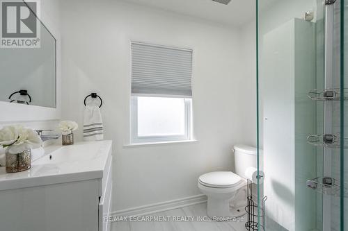 30 Bristol Street, Hamilton, ON - Indoor Photo Showing Bathroom