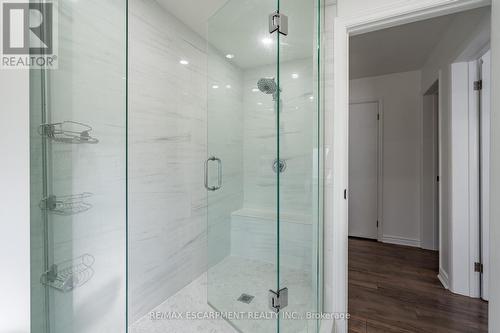 30 Bristol Street, Hamilton, ON - Indoor Photo Showing Bathroom