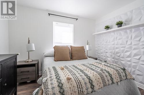 30 Bristol Street, Hamilton, ON - Indoor Photo Showing Bedroom