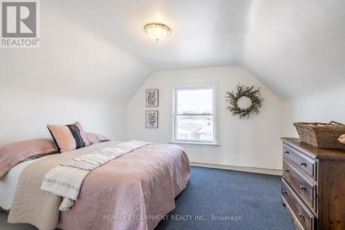 30 Bristol Street, Hamilton, ON - Indoor Photo Showing Bedroom