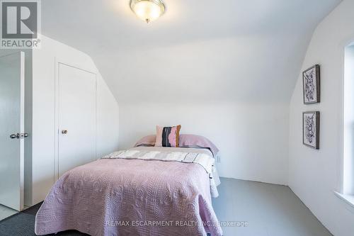 30 Bristol Street, Hamilton, ON - Indoor Photo Showing Bedroom