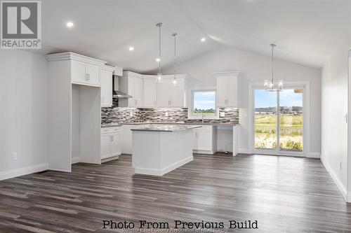 597 Keil Trail North, Chatham, ON - Indoor Photo Showing Kitchen With Upgraded Kitchen